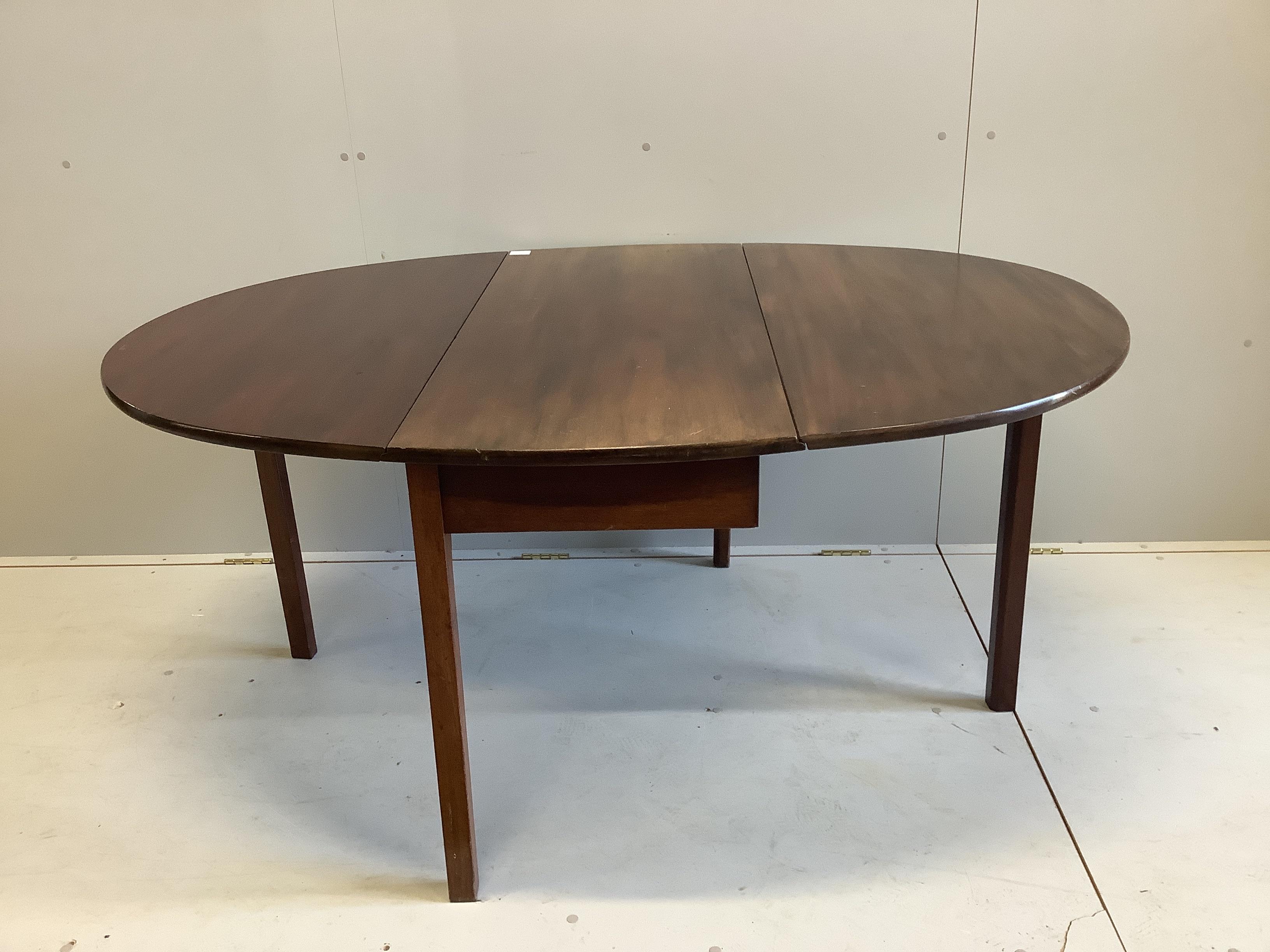 A George III mahogany drop leaf dining table, width 115cm, depth 50cm, height 70cm